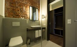 Badezimmer als Cube mit Oberlicht