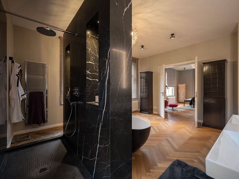 W+P Helmut Warnstedt Innenarchitekt - Altbauvilla am Griebnitzsee/Potsdam - Master-Badezimmer/Blick ins Schlafzimmer