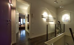 Flur im OG mit Blick ins Schlafzimmer