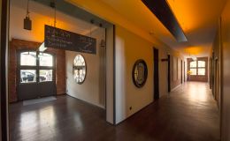 Nebeneingang und Flurbereich im Erdgeschoss