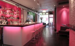 Bartresen mit Blick zur Straßenseite